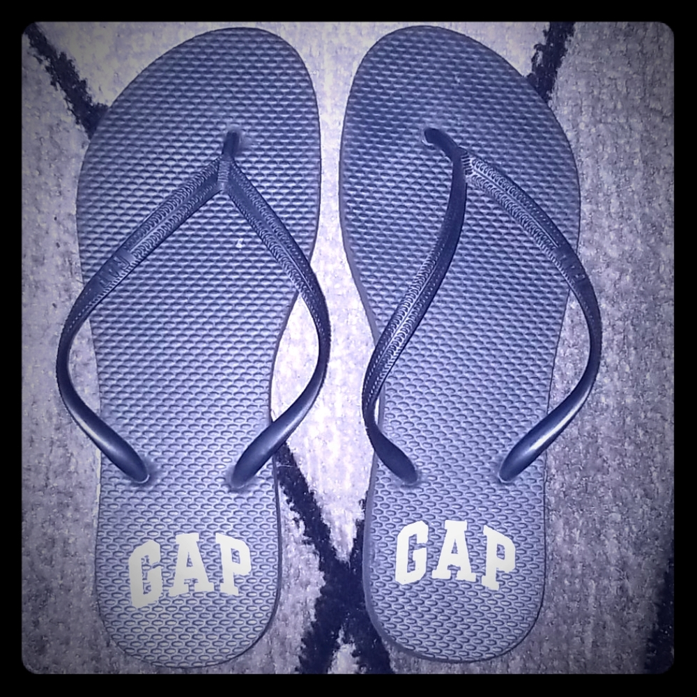 Gap flip flops